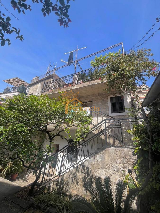 Kamena kuća u Starom gradu Herceg Novog – 1