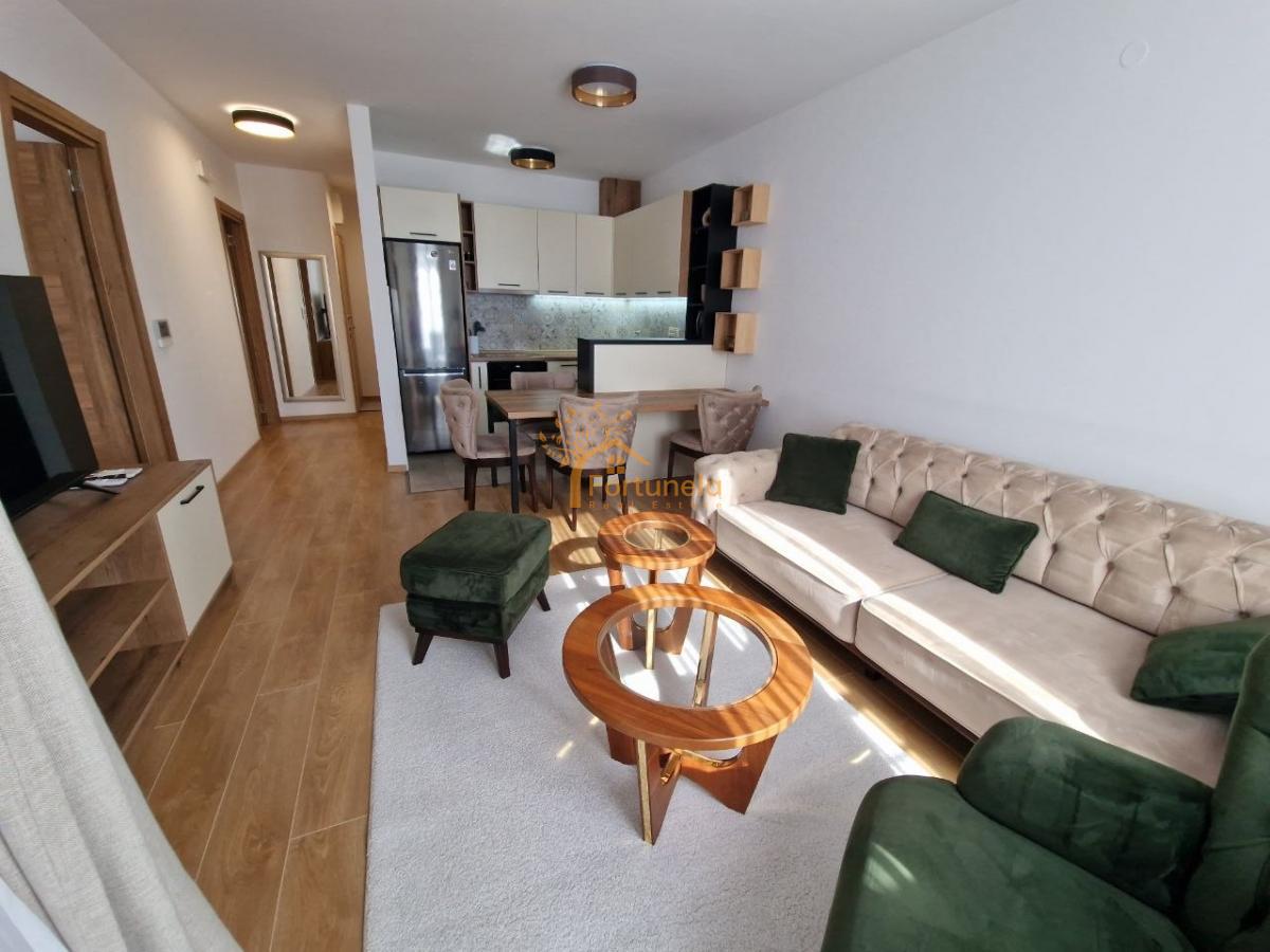 Elegantan dvosoban stan u naselju Topla 1, Herceg Novi – 1