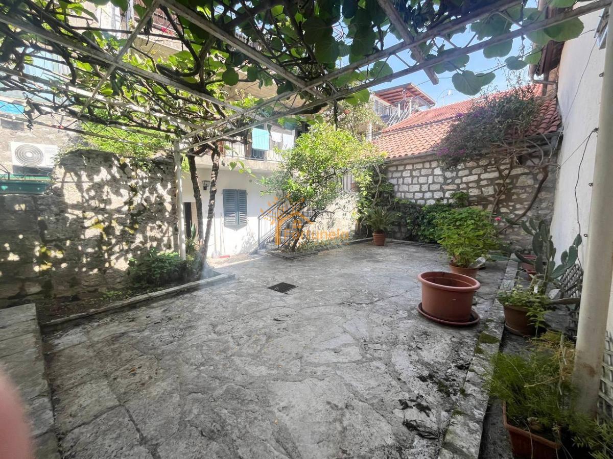 Kamena kuća u Starom gradu Herceg Novog – 2